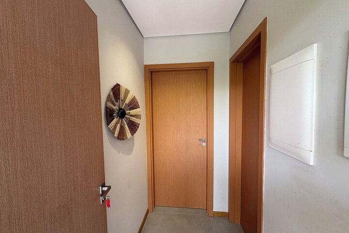 Room 7 of 104