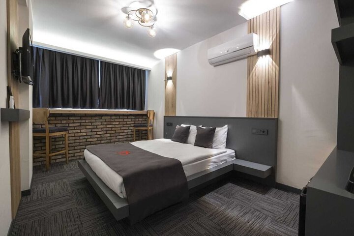 Room 4 of 15
