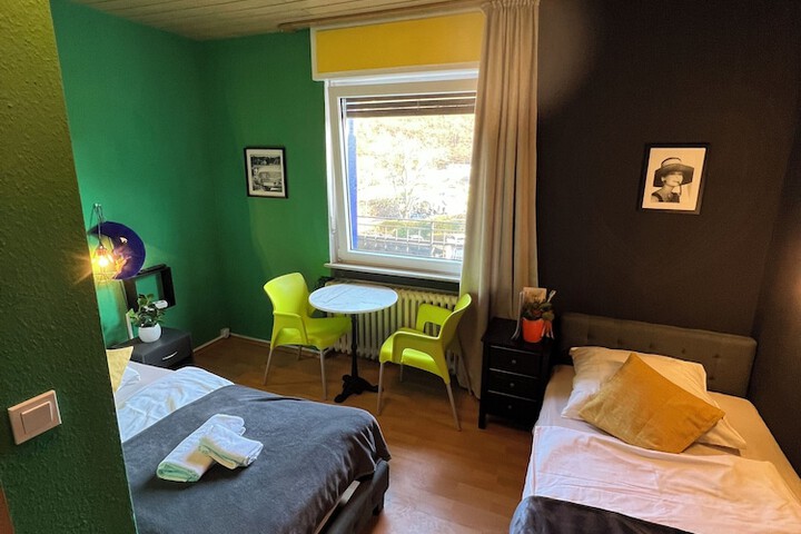 Room 4 of 70