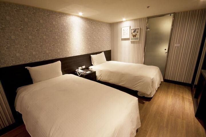 Room 6 of 36