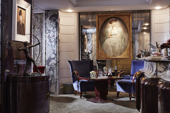 Lounge 63 of 74