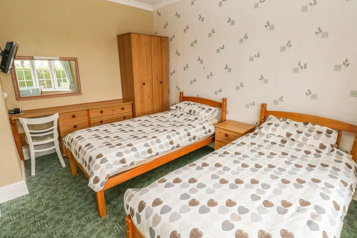 Room 4 of 19