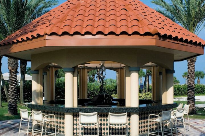 Poolside bar