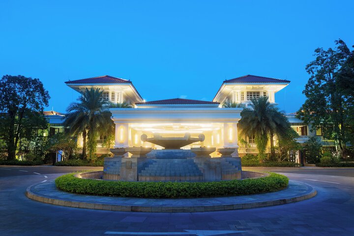 Hotel Exterior 81 of 95