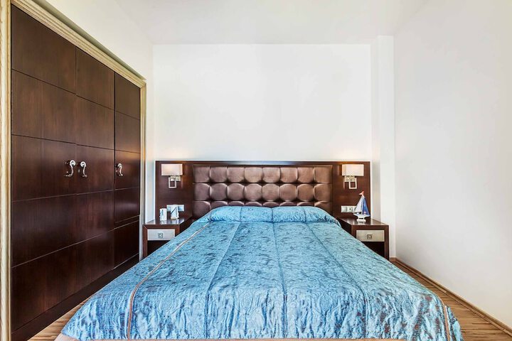 Room 32 of 90