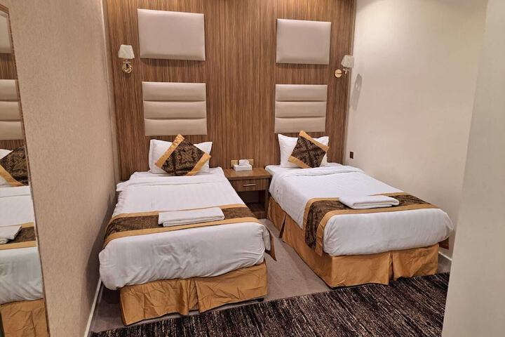 Room 4 of 7