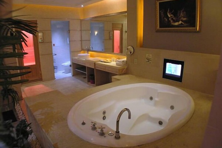 Room 46 of 52