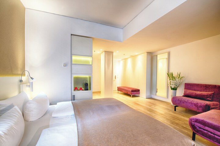 Room 26 of 49
