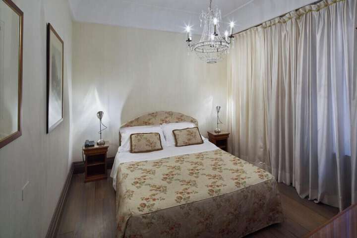 Room 17 of 65