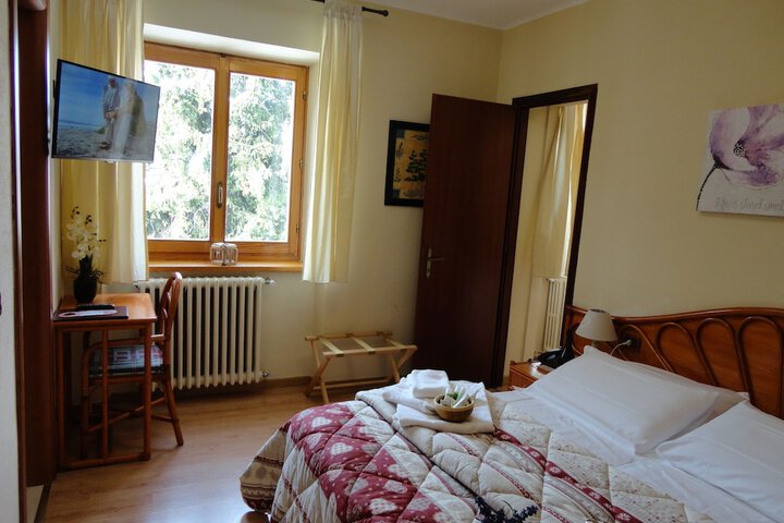 Room 5 of 33