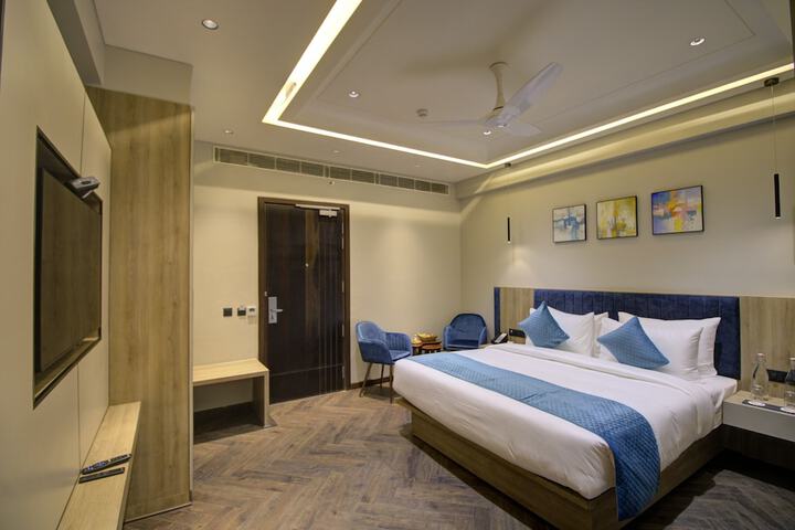 Room 9 of 37
