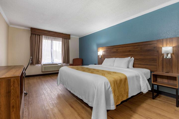 1 King Bed (12 of 13)
