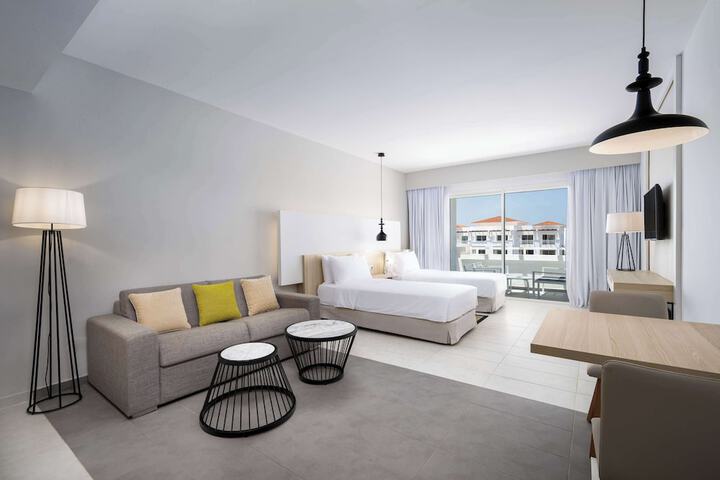 Room 43 of 102