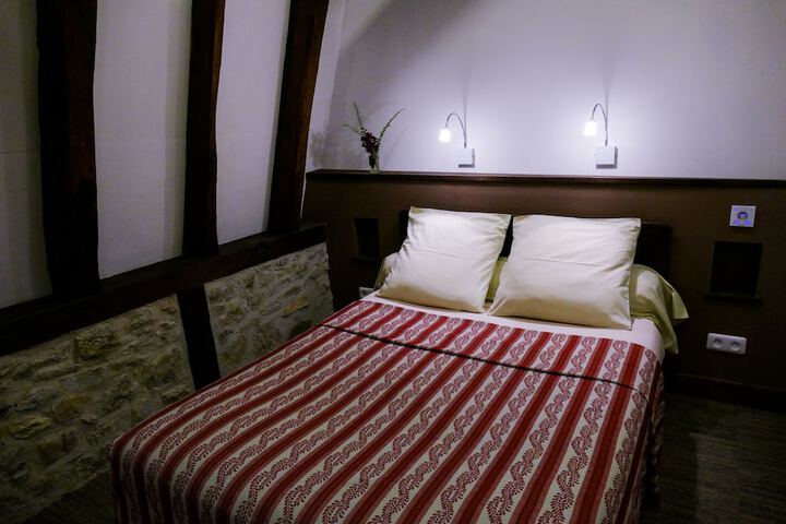 Room 4 of 32