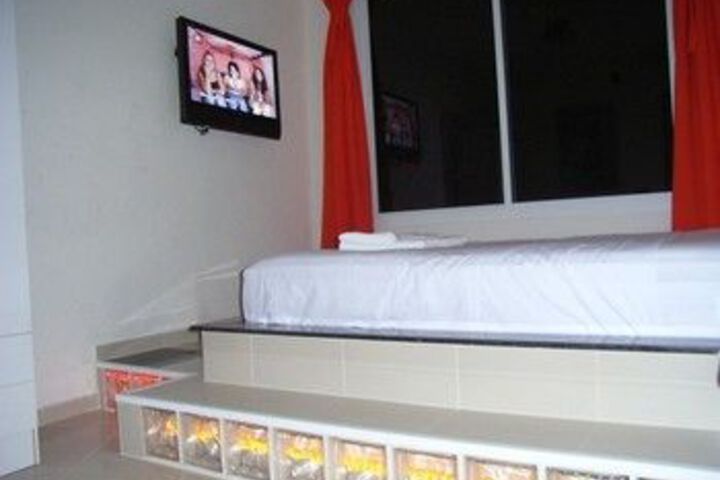 Room 11 of 27