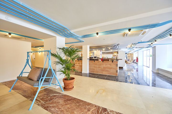 Entrance & Lobby