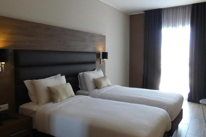 Room 11 of 34