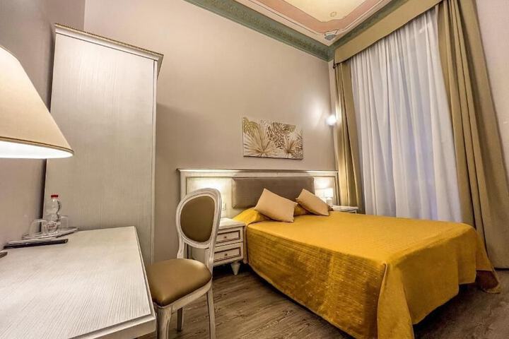 Room 28 of 61