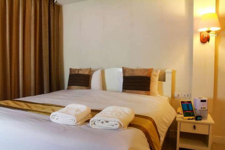 Room 6 of 31