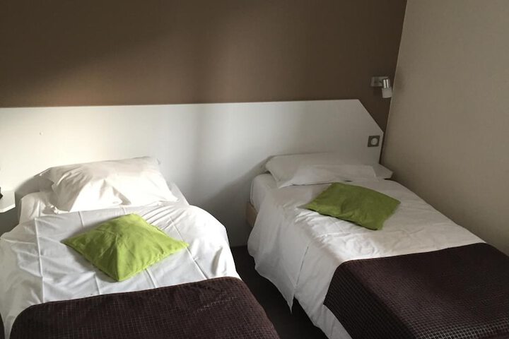 Room 27 of 61