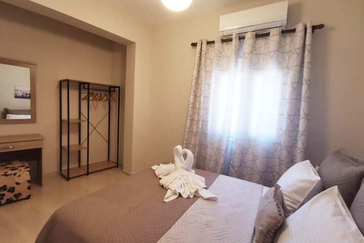 Room 2 of 33