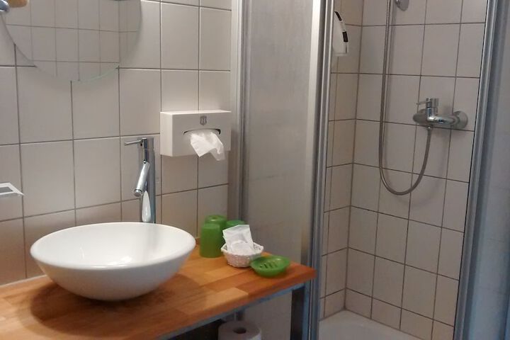 Room 8 of 50