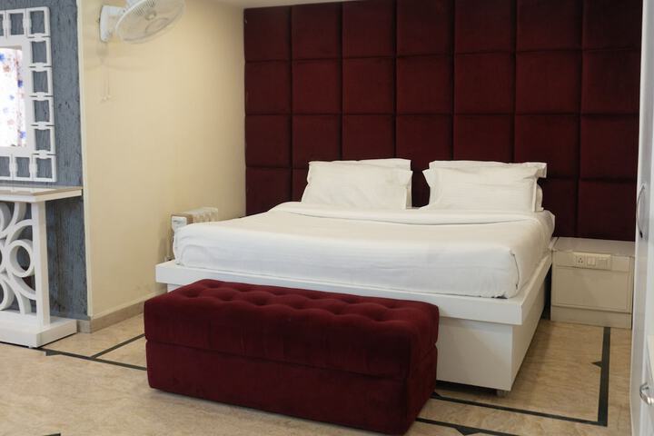 Room 9 of 50