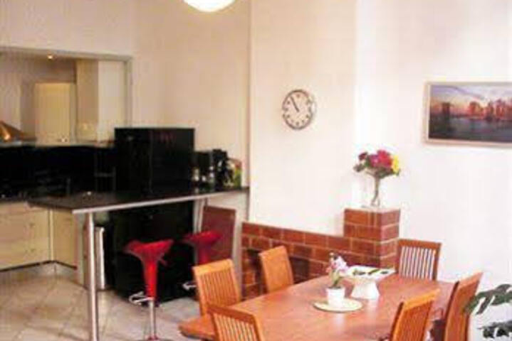 Room 4 of 7