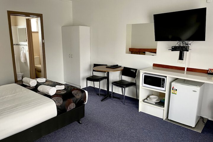 Room 11 of 34