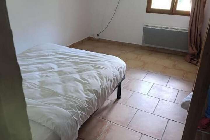Room 2 of 6
