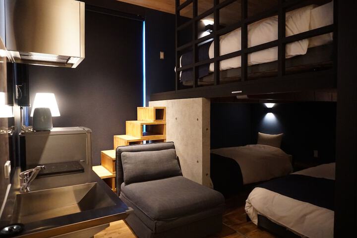 Room 7 of 27