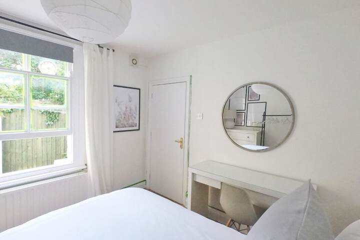 Room 3 of 61