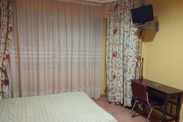 Room 9 of 26