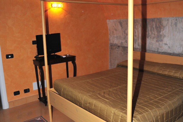 Room 13 of 94