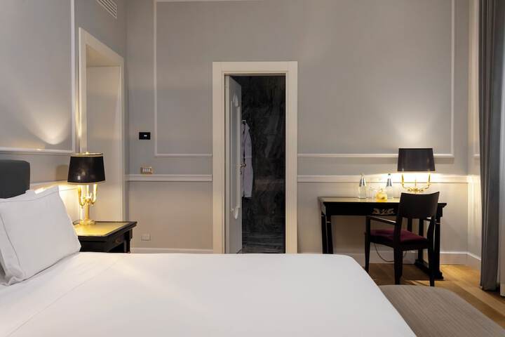 Room 33 of 146