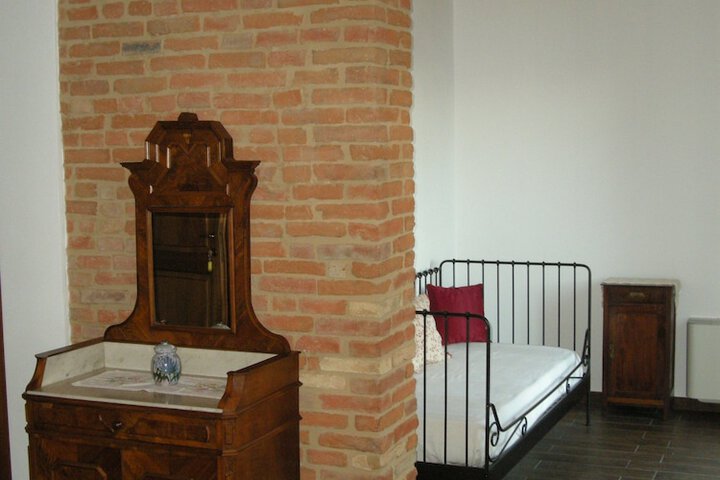 Room 8 of 14