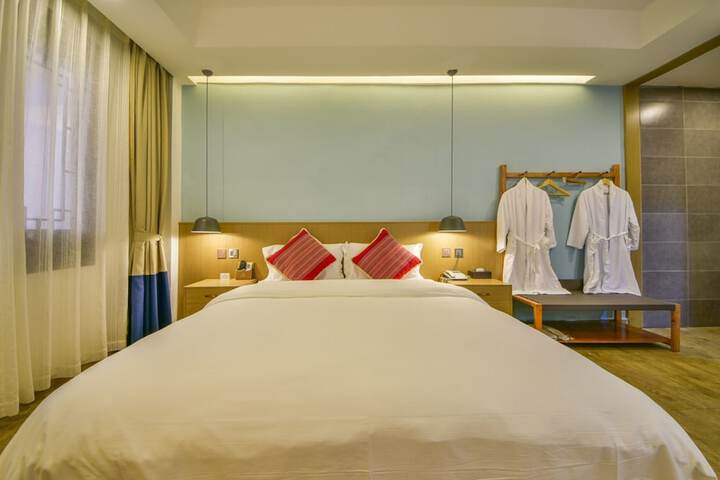 Room 9 of 15