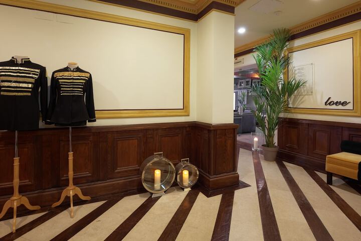Hotel Interior 98 of 112