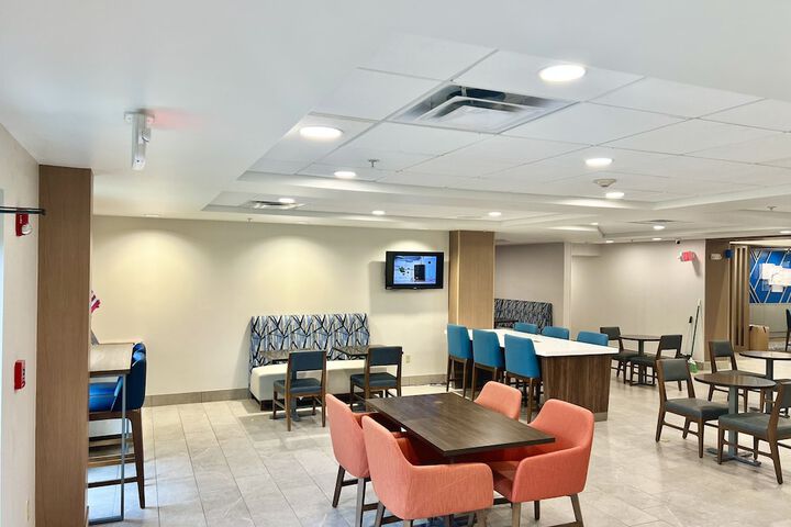 Breakfast/Coffee Service 30 of 47