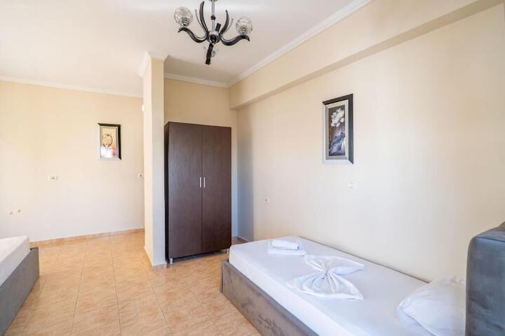 Room 8 of 22