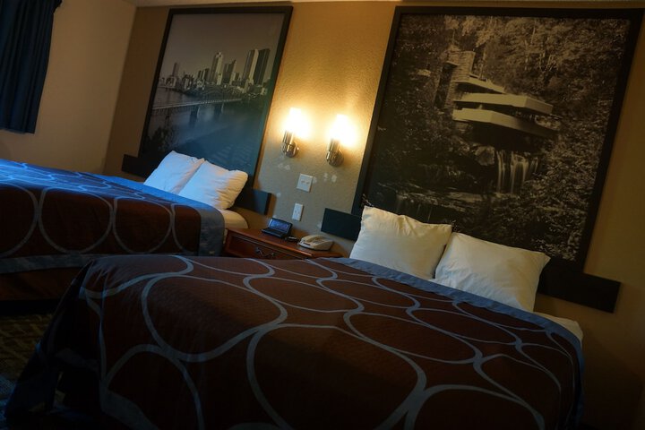 1 Queen Bed (16 of 16)