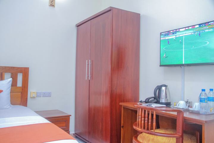 Room 18 of 98