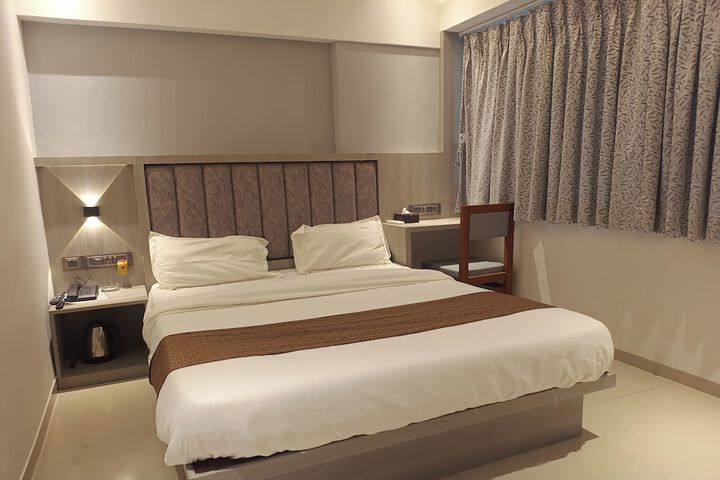 Room 33 of 65