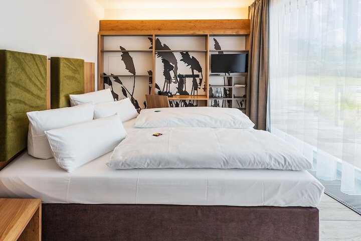 Room 6 of 31