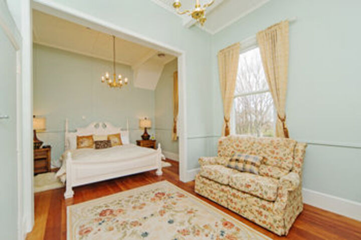 Room 33 of 73