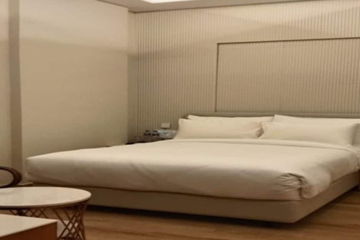 Room 16 of 29