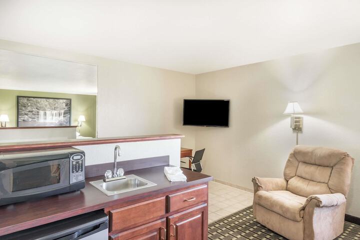 1 King Bed Studio Suite (4 of 5)