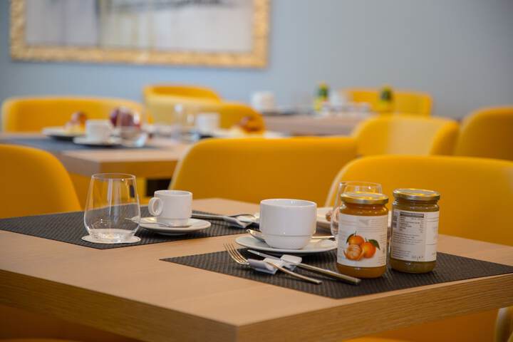 Breakfast/Coffee Service 60 of 69