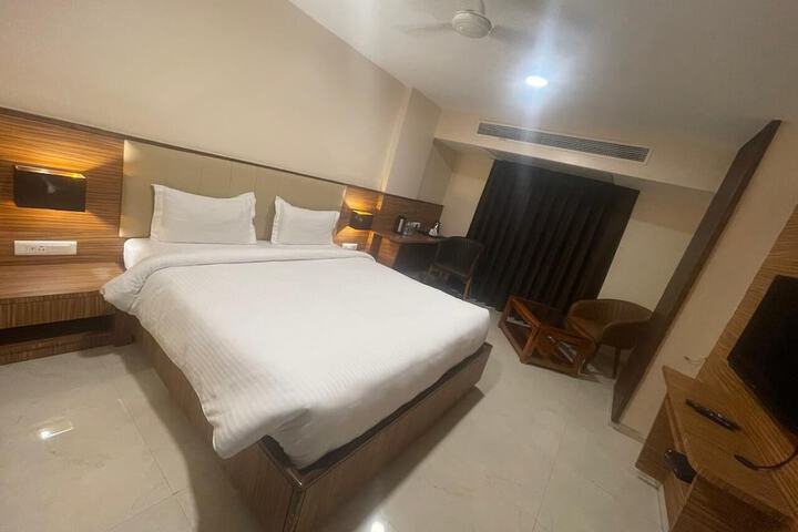 Room 9 of 15