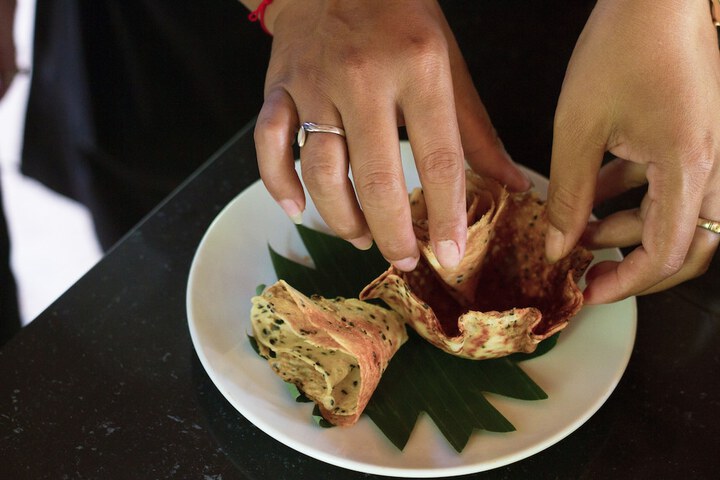 Lounge 41 of 53